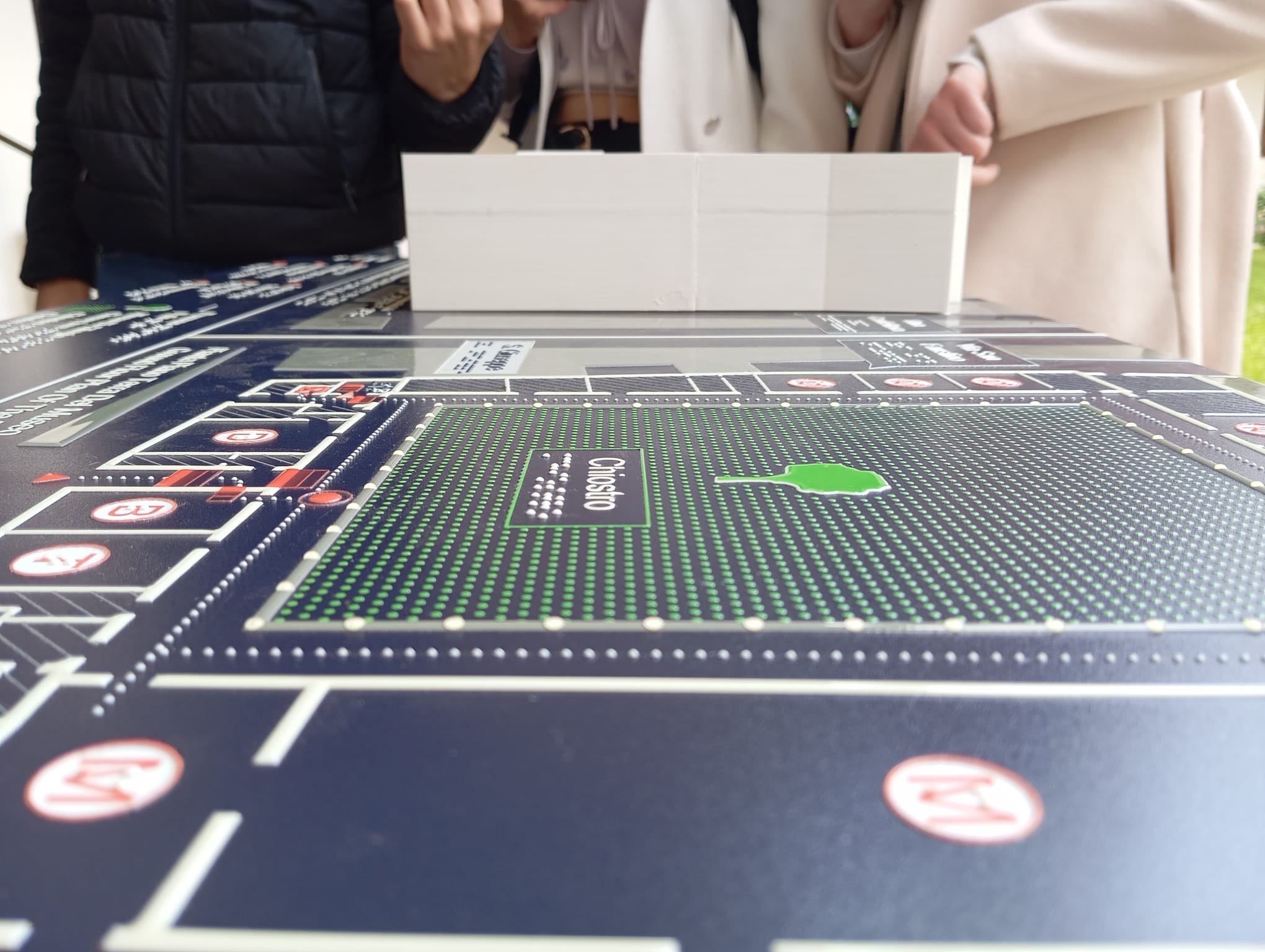 Among our Tactile Creations, the Tactile Tables with 3D Models are very functional.