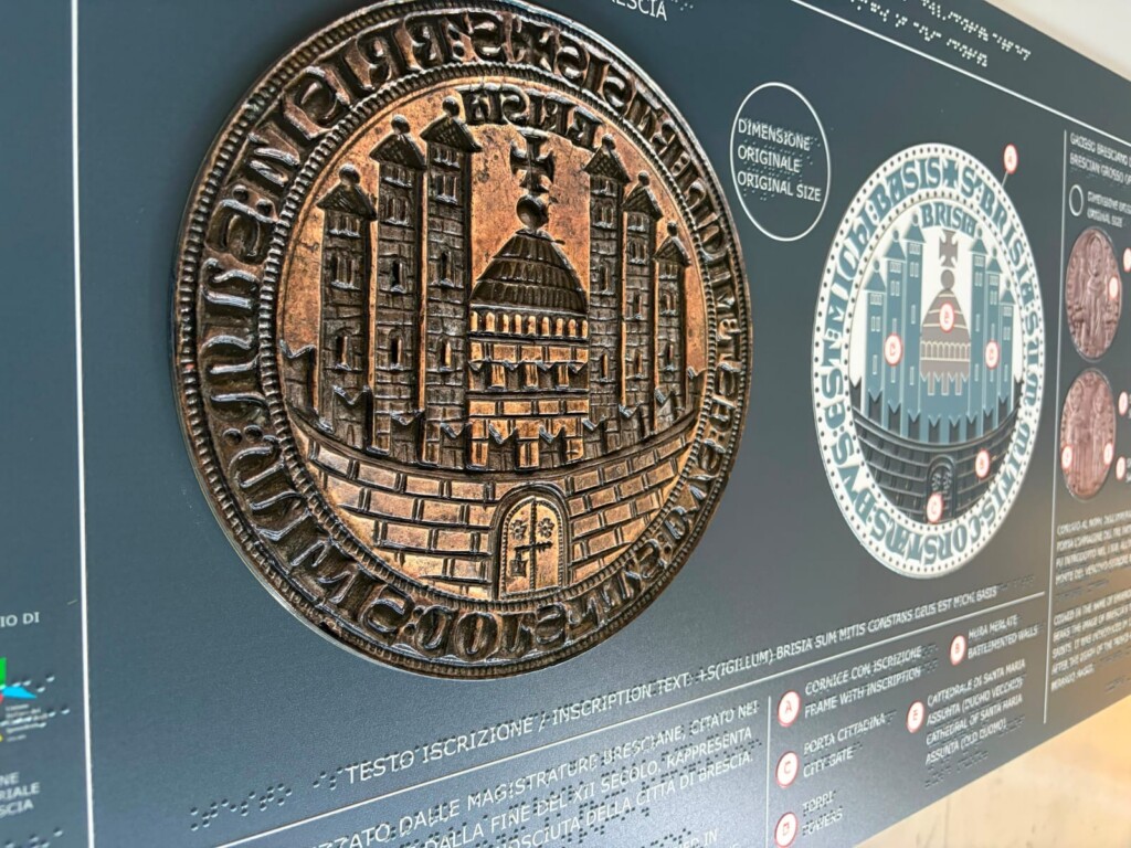 Il pannello visuo-tattile della matrice sigillare di Brescia - Museo Santa Giulia di Brescia