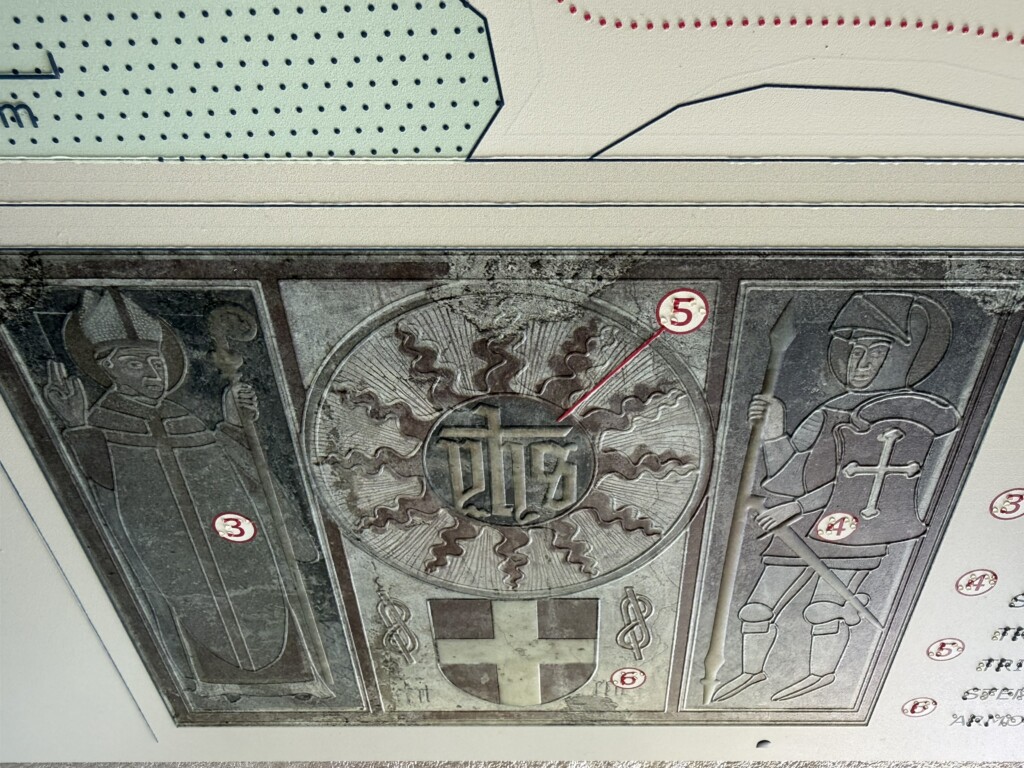 Dettaglio del pannello visuo-tattile installato presso la chiesa di Diémoz - Verrayes