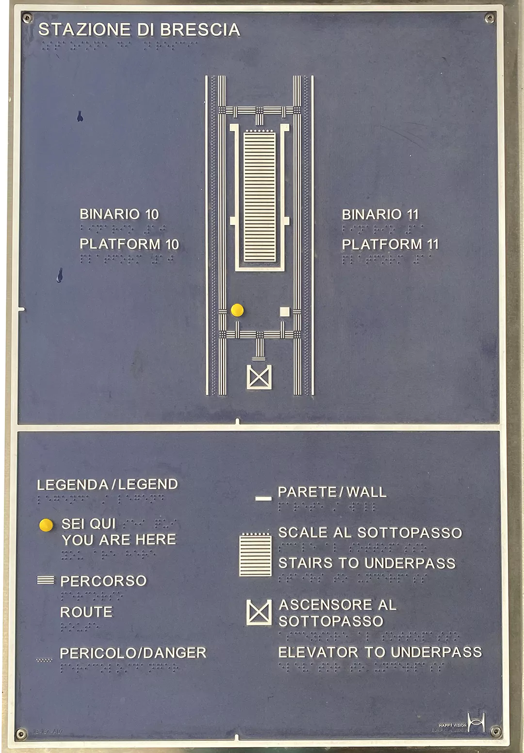 Brescia: Stazione ferroviaria, mappa tattile di orientamento.